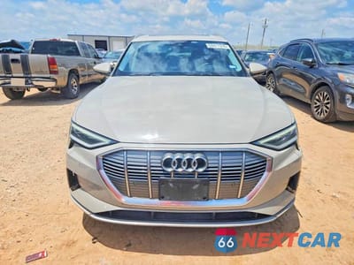 Piąte zdjęcie samochodu w środku: 2019 AUDI E-TRON PRESTIGE VIN:WA1VABGE5KB022870 - miniatura