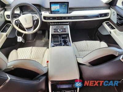 Zdjęcie 8 z 13 samochodu: 2023 LINCOLN AVIATOR BLACK LABEL VIN:5LM5J9XC0PGL21358 - miniatura