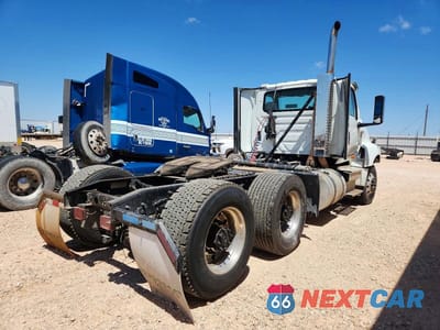 Czwarte zdjęcie samochodu z boku: 2020 INTERNATIONAL LT625 SEMI TRUCK VIN:3HSDZAPR4LN858852 - miniatura