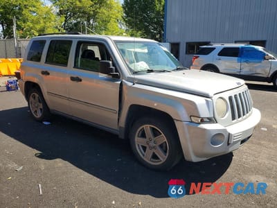 Czwarte zdjęcie samochodu z boku: 2008 JEEP PATRIOT LIMITED VIN:1J8FT48W28D522367 - miniatura