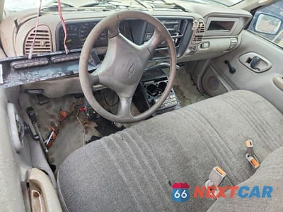 Zdjęcie 8 z 12 samochodu: 2000 CHEVROLET GMT-400 C2500 VIN:1GCGC24J7YR142468 - miniatura