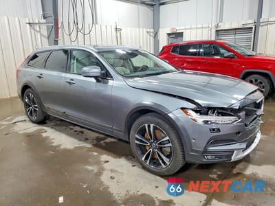 Czwarte zdjęcie samochodu z boku: 2019 VOLVO V90 CROSS COUNTRY T5 MOMENTUM VIN:YV4102NK2K1085296 - miniatura