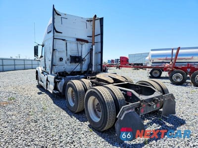 Trzecie zdjęcie samochodu z tyłu: 2016 VOLVO VNL SEMI TRUCK VIN:4V4NC9EH4GN953909 - miniatura