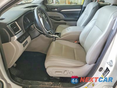 Zdjęcie 7 z 13 samochodu: 2019 TOYOTA HIGHLANDER XLE VIN:5TDJZRFH8KS594624 - miniatura