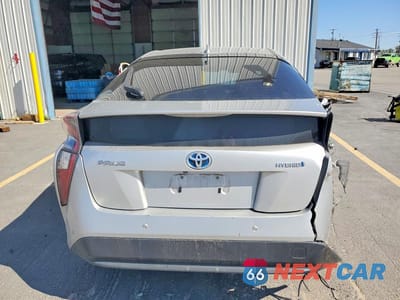 Zdjęcie 6 z 12 samochodu: 2017 TOYOTA PRIUS THREE VIN:JTDKARFU4H3049569 - miniatura