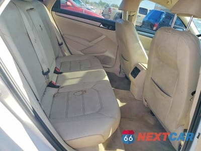 Zdjęcie 10 z 12 samochodu: 2015 VOLKSWAGEN PASSAT SE VIN:1VWBT7A36FC060810 - miniatura
