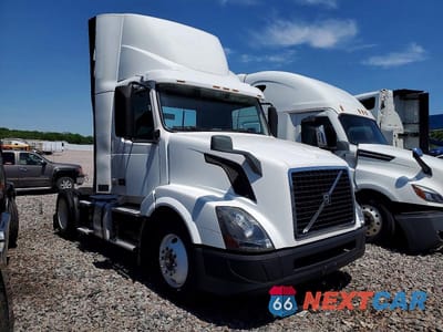 2018 VOLVO VNL SEMI TRUCK 4V4N39TGXJN892535 - główne zdjęcie licytacji z USA - miniatura