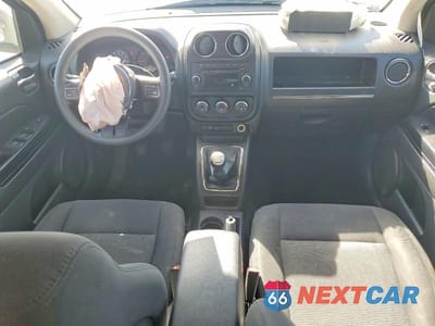 Zdjęcie 8 z 13 samochodu: 2012 JEEP COMPASS SPORT VIN:1C4NJCBA7CD652542 - miniatura