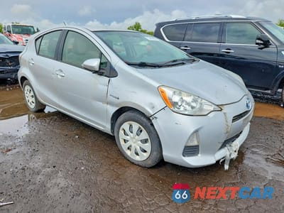 Czwarte zdjęcie samochodu z boku: 2014 TOYOTA PRIUS C ONE VIN:JTDKDTB32E1075385 - miniatura