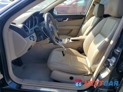 Zdjęcie 7 z 12 samochodu: 2012 MERCEDES-BENZ C 250 VIN:WDDGF4HB5CR228091 - miniatura