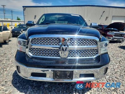 Piąte zdjęcie samochodu w środku: 2017 RAM 1500 LARAMIE VIN:1C6RR7NM4HS875249 - miniatura