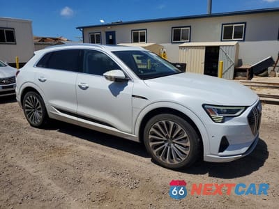 Czwarte zdjęcie samochodu z boku: 2019 AUDI E-TRON PRESTIGE VIN:WA1VAAGE2KB022741 - miniatura