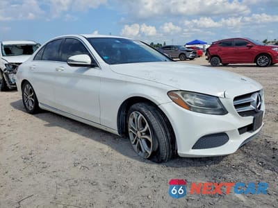 Czwarte zdjęcie samochodu z boku: 2016 MERCEDES-BENZ C 300 VIN:55SWF4JB2GU154185 - miniatura