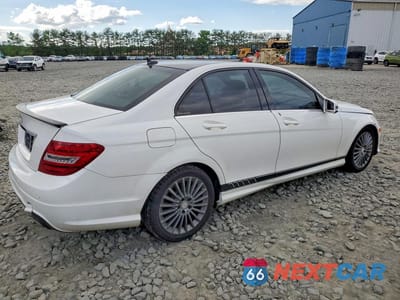 Trzecie zdjęcie samochodu z tyłu: 2013 MERCEDES-BENZ C 300 4MATIC VIN:WDDGF8AB3DG128621 - miniatura