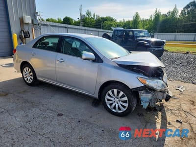 Czwarte zdjęcie samochodu z boku: 2013 TOYOTA COROLLA LE VIN:2T1BU4EE2DC117728 - miniatura