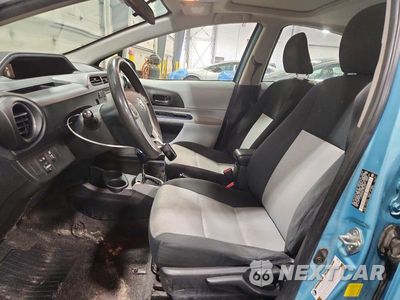 Zdjęcie 7 z 12 samochodu: 2012 TOYOTA PRIUS C THREE VIN:JTDKDTB32C1004605 - miniatura