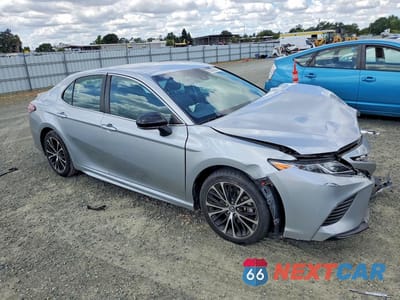 Czwarte zdjęcie samochodu z boku: 2018 TOYOTA CAMRY SE VIN:4T1B11HK3JU130765 - miniatura