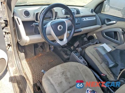 Zdjęcie 8 z 12 samochodu: 2011 SMART FORTWO PURE VIN:WMEEJ3BA0BK428069 - miniatura