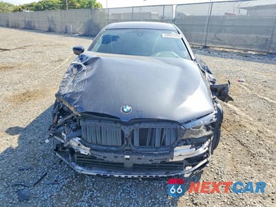 Piąte zdjęcie samochodu w środku: 2018 BMW 530E VIN:WBAJA9C59JB033062 - miniatura