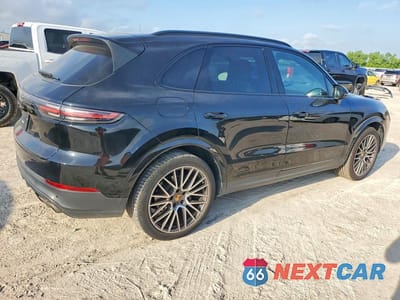 Trzecie zdjęcie samochodu z tyłu: 2021 PORSCHE CAYENNE S VIN:WP1AB2AY6MDA29028 - miniatura
