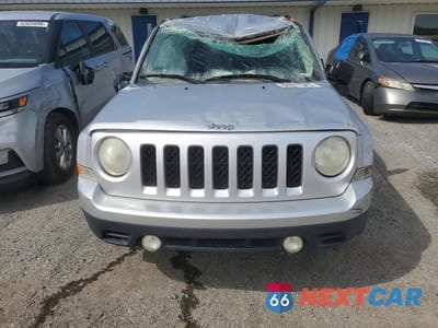 Piąte zdjęcie samochodu w środku: 2013 JEEP PATRIOT LATITUDE VIN:1C4NJPFA2DD141274 - miniatura