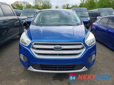 Piąte zdjęcie samochodu w środku: 2017 FORD ESCAPE SE VIN:1FMCU9GD9HUE03814 - miniatura