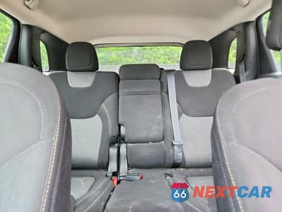 Zdjęcie 10 z 13 samochodu: 2016 JEEP CHEROKEE SPORT VIN:1C4PJLAB3GW239692 - miniatura