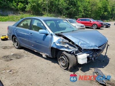 Czwarte zdjęcie samochodu z boku: 2002 TOYOTA CAMRY LE VIN:4T1BE32K02U564829 - miniatura