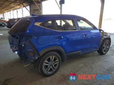 Trzecie zdjęcie samochodu z tyłu: 2023 KIA SELTOS S VIN:KNDEU2AA5P7385358 - miniatura