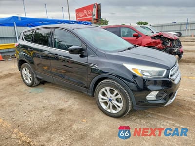 Czwarte zdjęcie samochodu z boku: 2017 FORD ESCAPE SE VIN:1FMCU0GD3HUD83457 - miniatura