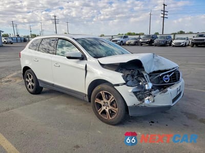 Czwarte zdjęcie samochodu z boku: 2012 VOLVO XC60 T6 VIN:YV4902DZ4C2310556 - miniatura
