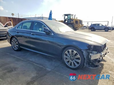 Czwarte zdjęcie samochodu z boku: 2022 MERCEDES-BENZ E CLASS VIN:W1KZF8DBXNB025408 - miniatura