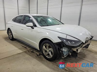 Czwarte zdjęcie samochodu z boku: 2021 HYUNDAI SONATA SE VIN:5NPEG4JA8MH126941 - miniatura