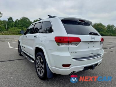 Trzecie zdjęcie samochodu z tyłu: 2018 JEEP GRAND CHEROKEE OVERLAND VIN:1C4RJFCT6JC104487 - miniatura