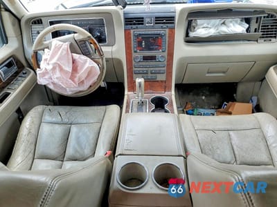 Zdjęcie 8 z 13 samochodu: 2013 LINCOLN NAVIGATOR VIN:5LMJJ2J55DEL03591 - miniatura