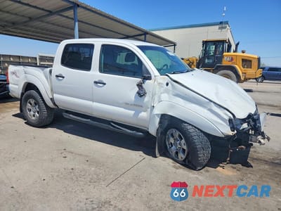 Czwarte zdjęcie samochodu z boku: 2008 TOYOTA TACOMA DOUBLE CAB VIN:3TMLU42N28M018039 - miniatura