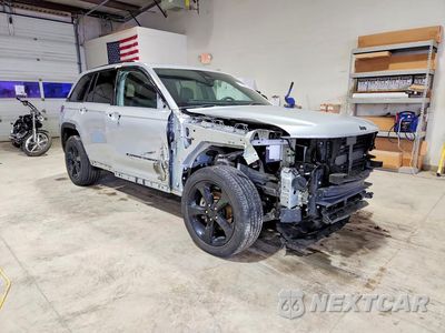 Czwarte zdjęcie samochodu z boku: 2023 JEEP GRAND CHEROKEE LAREDO VIN:1C4RJHAG7P8765670 - miniatura