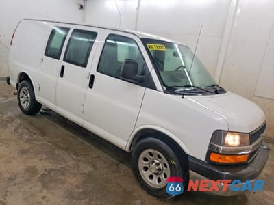 Czwarte zdjęcie samochodu z boku: 2014 CHEVROLET EXPRESS 1500 CARGO DELIVERY VAN VIN:1GCSGAFX0E1140775 - miniatura