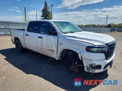 Czwarte zdjęcie samochodu z boku: 2026 RAM 1500 BIG HORN VIN:1C6SRFFTXTN199527 - miniatura