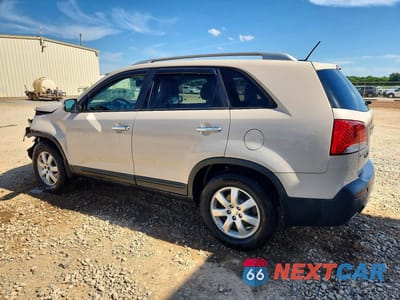 Drugie zdjęcie samochodu z przodu: 2011 KIA SORENTO LX VIN:5XYKT4A11BG035898 - miniatura