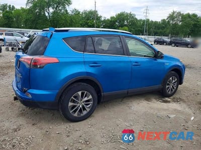 Trzecie zdjęcie samochodu z tyłu: 2016 TOYOTA RAV4 HV XLE VIN:JTMRJREV1GD042032 - miniatura