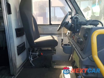 Zdjęcie 11 z 13 samochodu: 2013 ISUZU NPR VIN:JALB4T172D7W01089 - miniatura