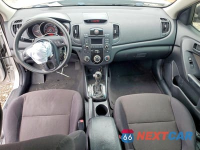 Zdjęcie 8 z 12 samochodu: 2011 KIA FORTE EX VIN:KNAFU5A26B5332197 - miniatura