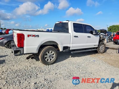 Trzecie zdjęcie samochodu z tyłu: 2024 FORD F250 SUPER DUTY VIN:1FT7W2BT4RED33057 - miniatura