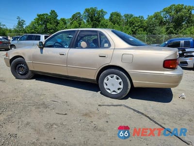 Drugie zdjęcie samochodu z przodu: 1995 TOYOTA CAMRY DX VIN:JT2SK11E2S0326624 - miniatura
