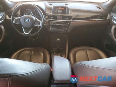 Zdjęcie 8 z 12 samochodu: 2017 BMW X1 XDRIVE28I VIN:WBXHT3C35H5F83820 - miniatura