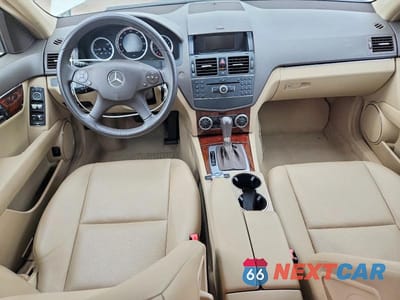 Zdjęcie 8 z 12 samochodu: 2009 MERCEDES-BENZ C 300 VIN:WDDGF54X09R050669 - miniatura