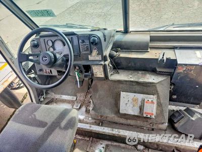 Zdjęcie 8 z 13 samochodu: 1998 FREIGHTLINER MT45G CHASSIS DELIVERY TRUCK VIN:4UZA4FF41WC897922 - miniatura