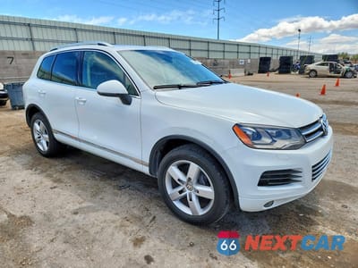 Czwarte zdjęcie samochodu z boku: 2014 VOLKSWAGEN TOUAREG V6 TDI VIN:WVGEP9BP2ED015093 - miniatura