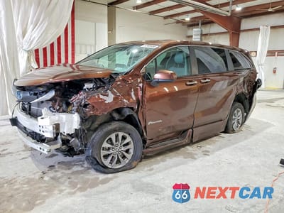 2023 TOYOTA SIENNA XLE 5TDYRKEC1PS158524 - główne zdjęcie licytacji z USA - miniatura